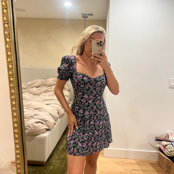 NWOT the prettiest aritzia floral short sleeve dress puff sleeve - Picture 2 of 6